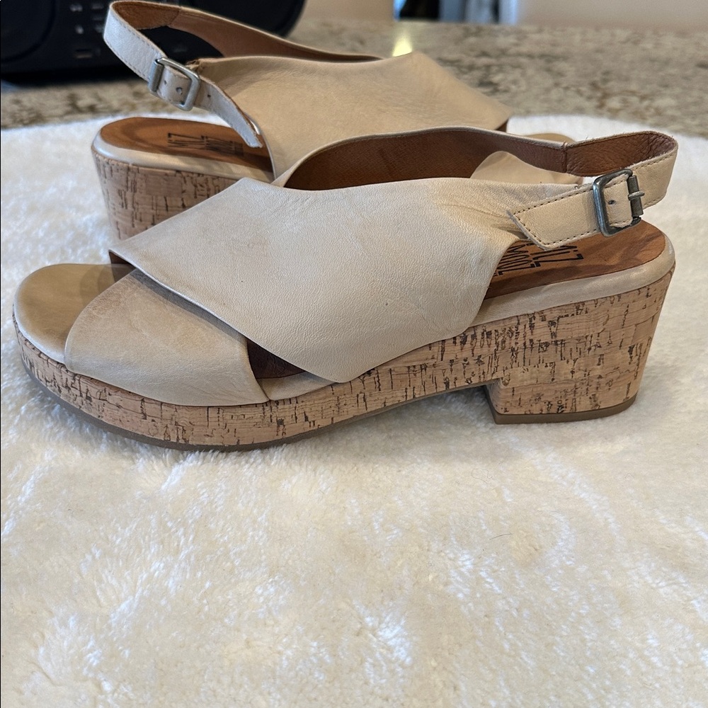 NWOB. Miz mooz sandals